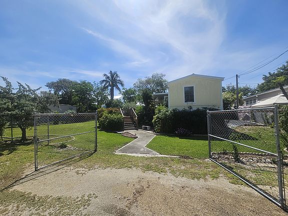 5th image of 917 Plantation Rd