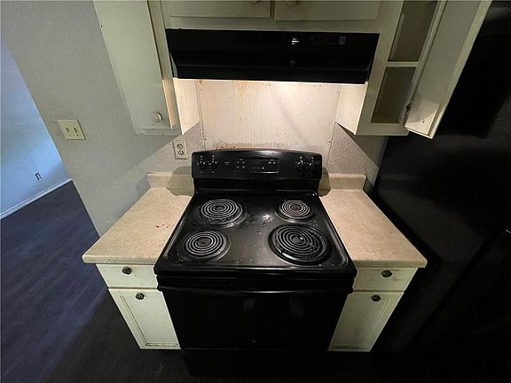 4th image of 8929 Galewood Dr #102