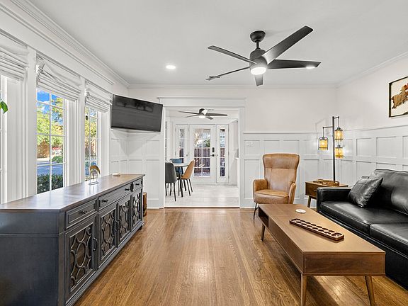 Living room comes with Smart TV