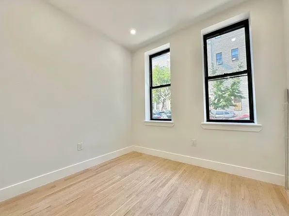 1118 Willoughby Avenue image 12 of 16