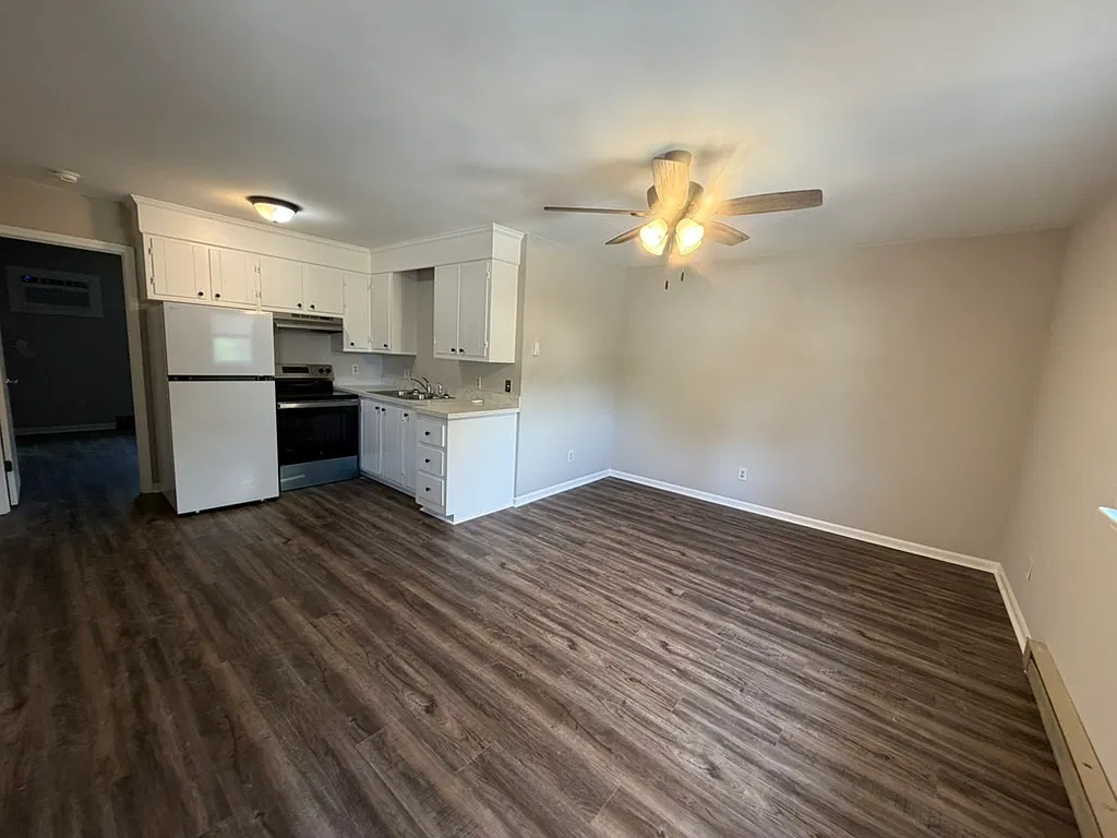 1095 Cheyenne Court - L — Photo 3