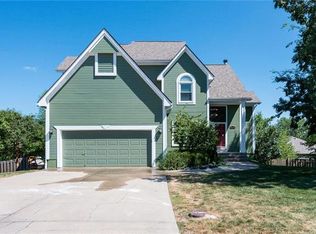 5332 NE Holiday Dr, Lees Summit, MO 64064