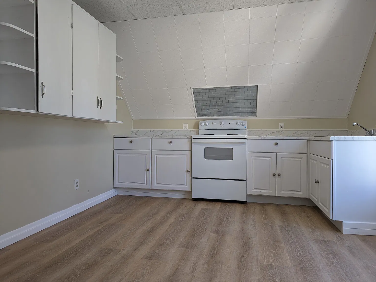 2 bed, 1000 sqft, $1,300 — Photo 1