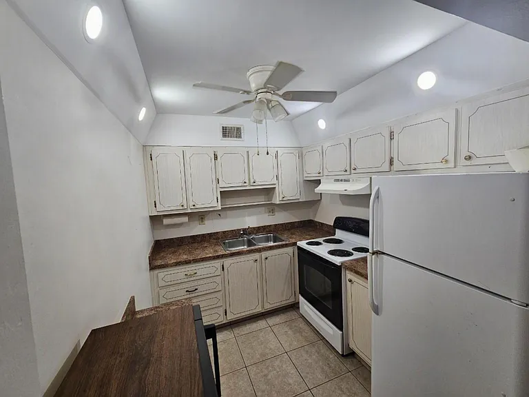 2381 Sunset Ave #106 — Photo 3