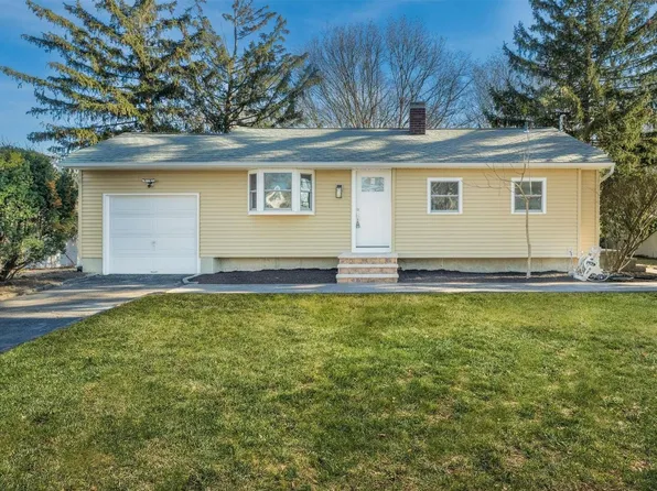 124 Fawn Lane, South Setauket, NY 11720