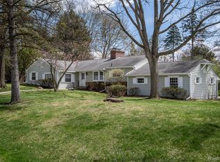 1895 W Bend Dr, Bloomfield Hills, MI 48302