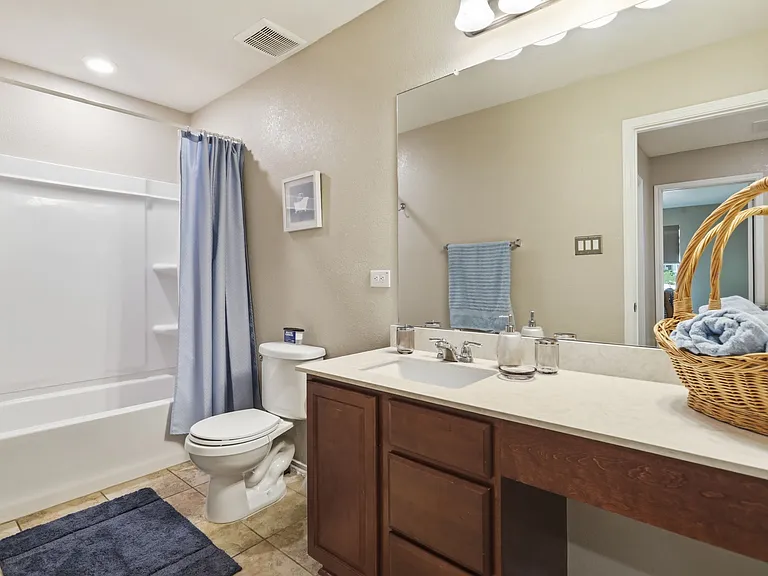 7910 Emmeline Dr — Photo 18