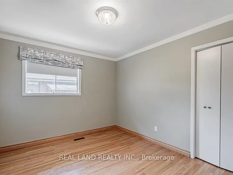 274 Timothy Ct #UPPER — Photo 19