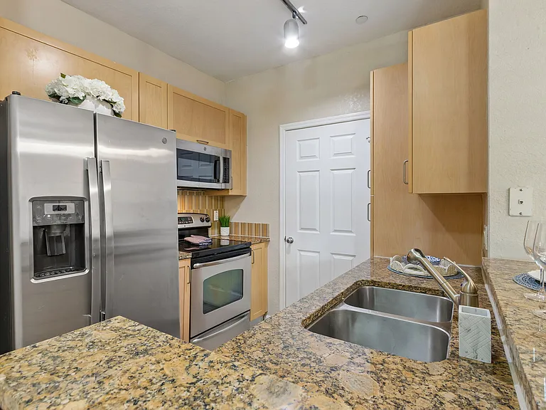 Casa Bella on Westshore — Photo 9