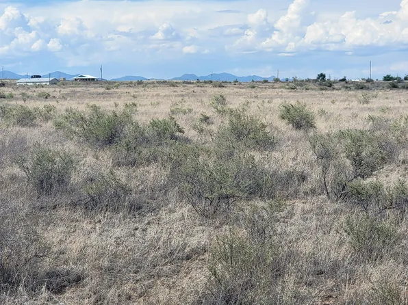 81 Espejo Ave, Moriarty, NM 87035