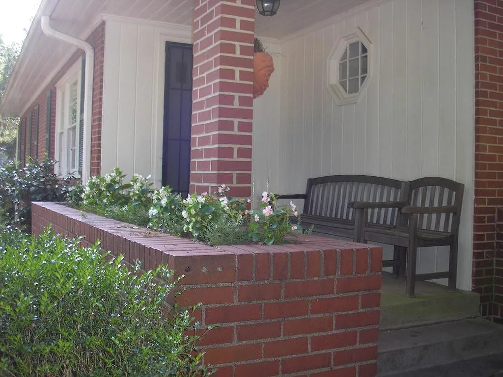 3 bed, 1.5 bath, 1600 sqft, $2,850 — Photo 2
