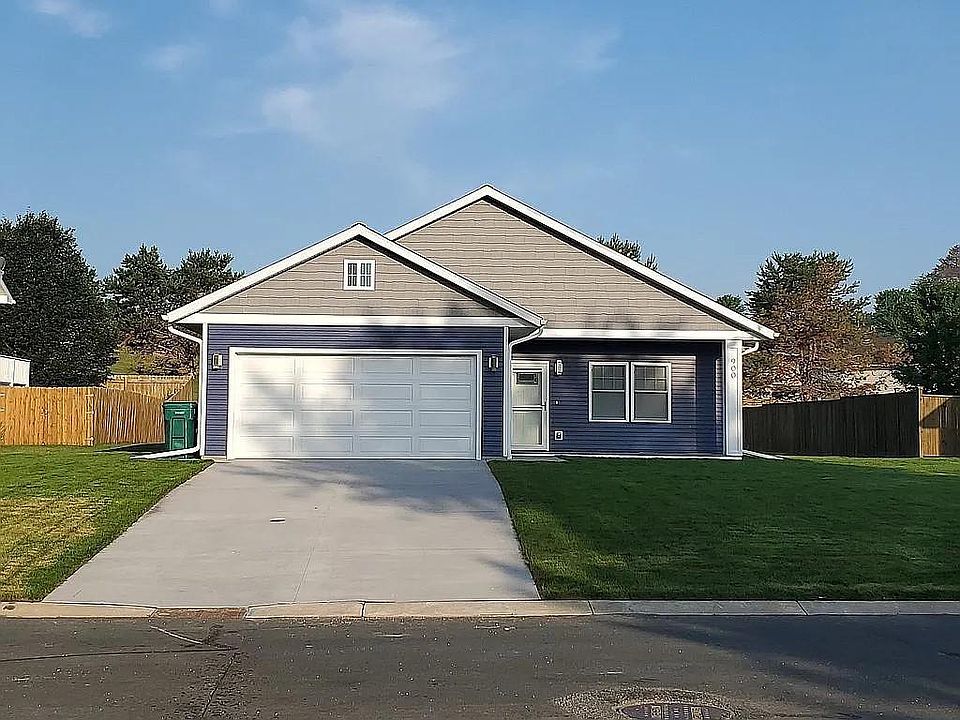 1st image of 900 8th Ave SW