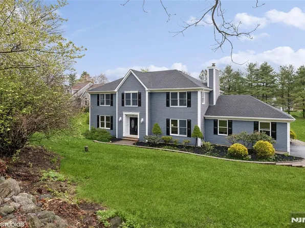 19 W Gate Dr, Vernon, NJ 07462