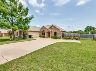 1209 Hickory Dr, Pilot Point, TX 76258