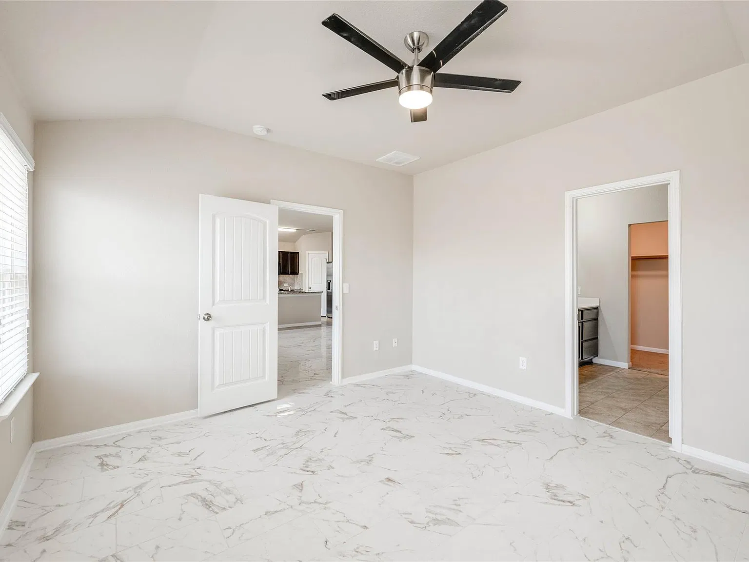 3 bed, 2.0 bath, 1480 sqft, $1,900 — Photo 4