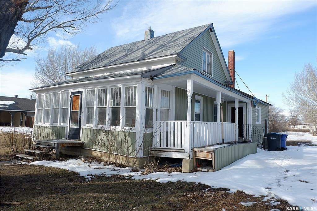 9 3rd St E, Willow Bunch, SK S0H 4K0 Zillow