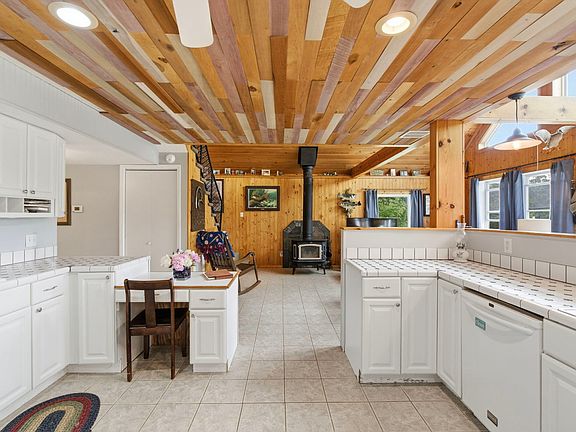 4th image of 588 Toler Ln