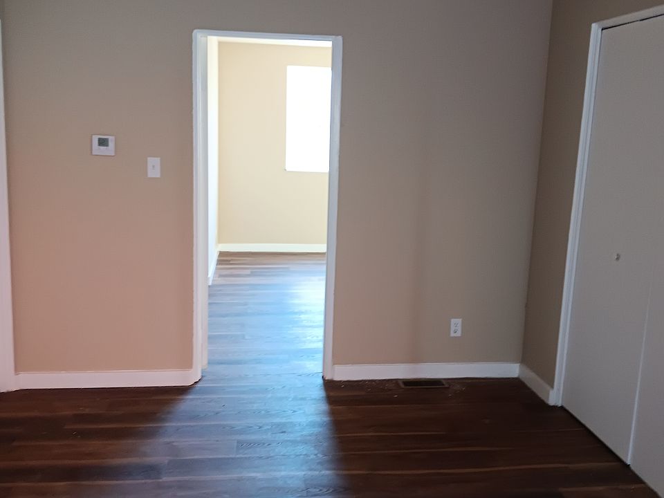 2nd image of 123-125 Altmeyer St #2