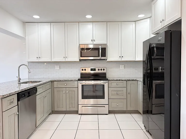 1605 NE 50th Ct #1 — Photo 7