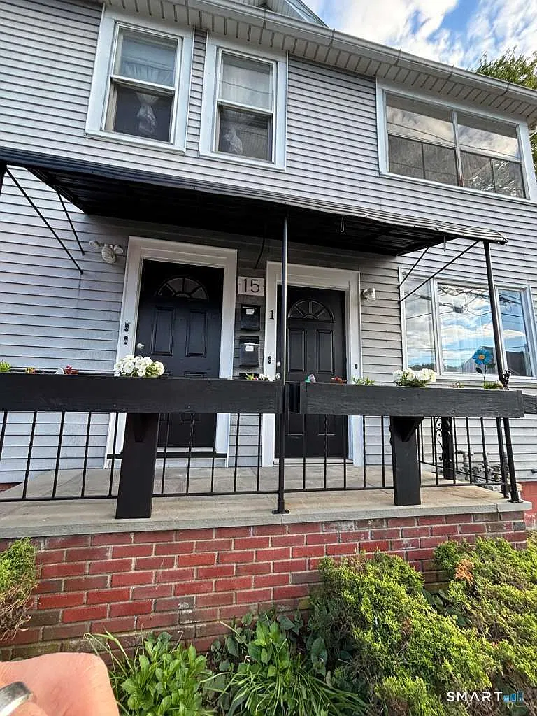 3 bed, 1.0 bath, 1470 sqft, $3,200 — Photo 1