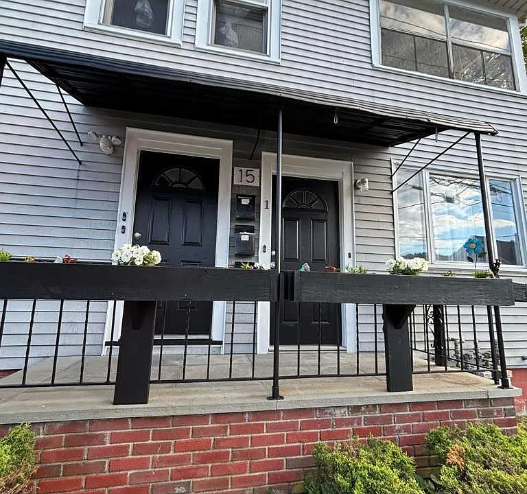 15 Rose St #1