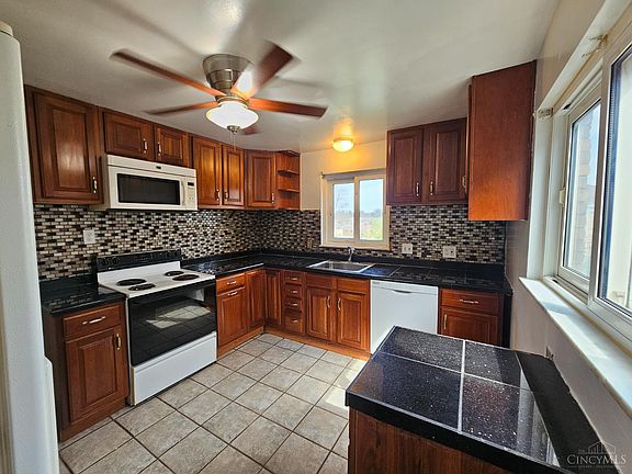 4th image of 818 Woodyhill Dr
