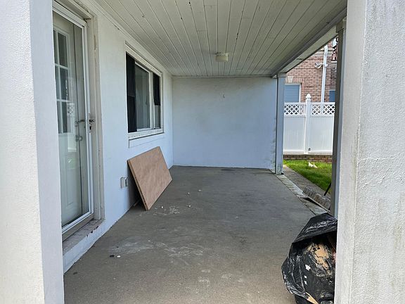 4th image of 45 Bay St E