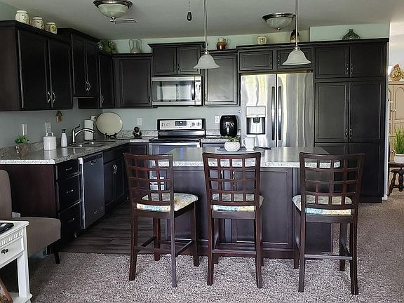 3rd image of 868 Yorkshire Dr