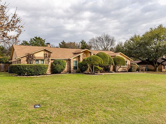 3rd image of 328 Shadowwood Trl