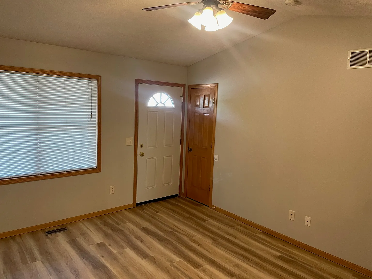 3 bed, 1425 sqft, $1,700 — Photo 4