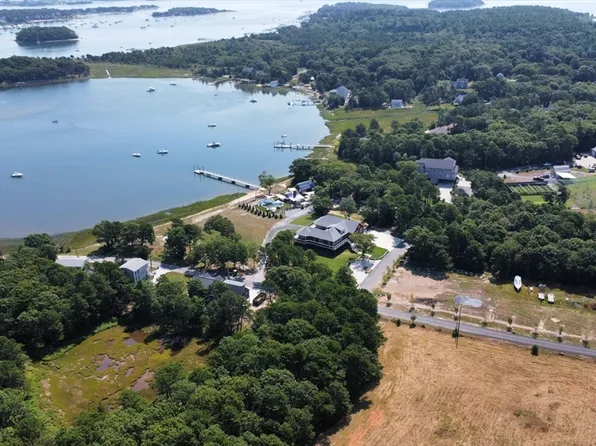 8 Over Jordan Rd, Wareham, MA 02571