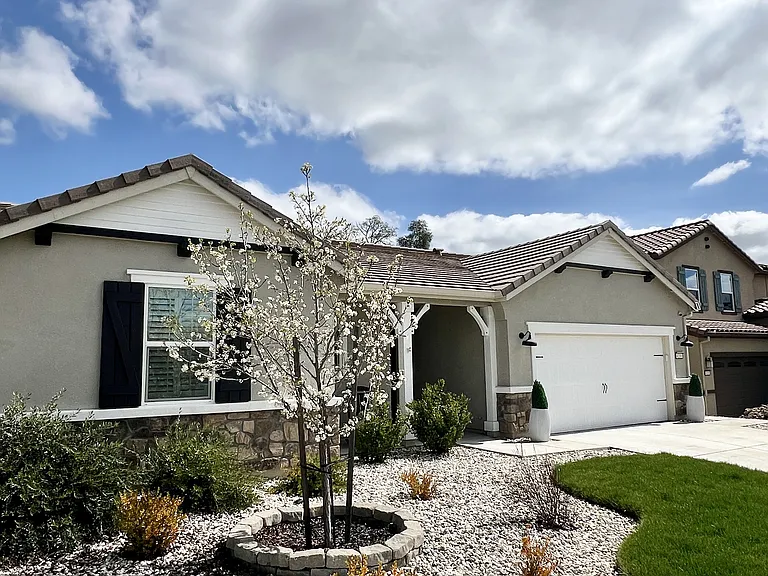 4216 Whitethorn Dr — Photo 5