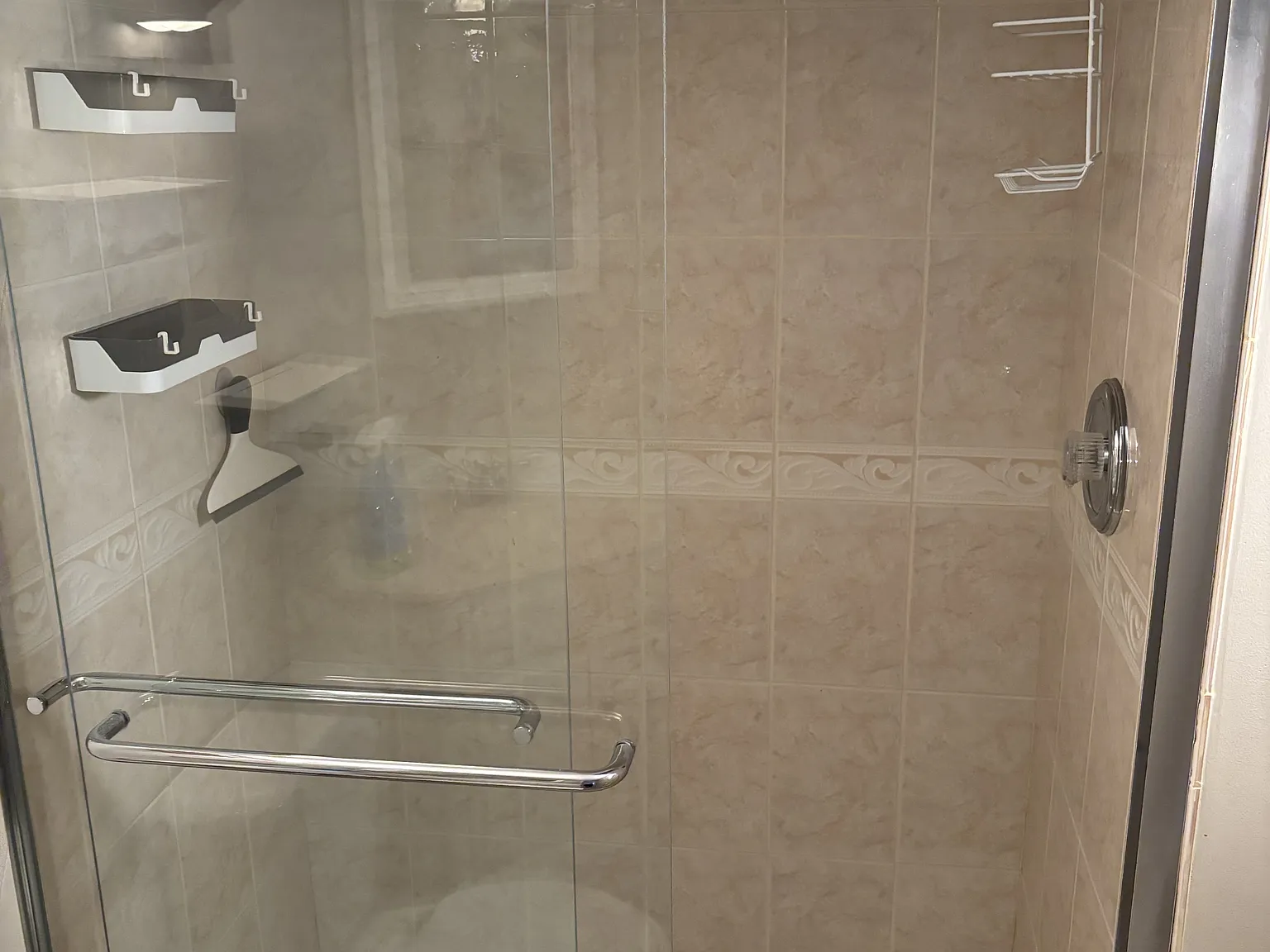 2 bed, 975 sqft, $2,000 — Photo 2