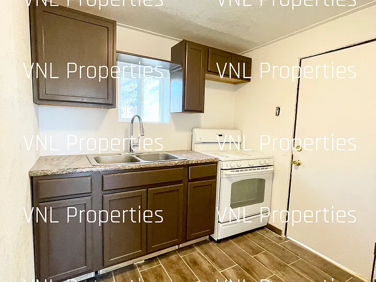 640 N Almendra St #1/2 — Photo 5