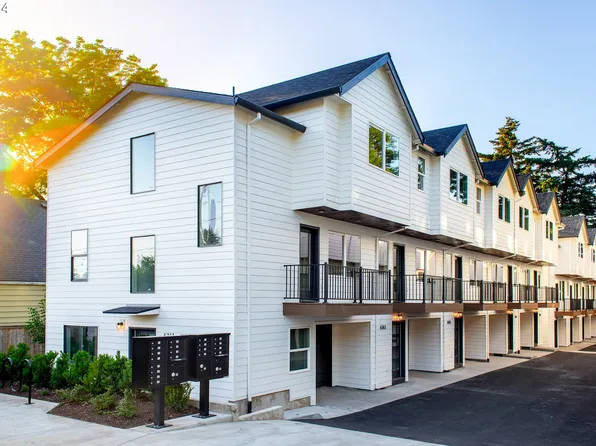 6371 E Burnside St, Portland, OR 97215