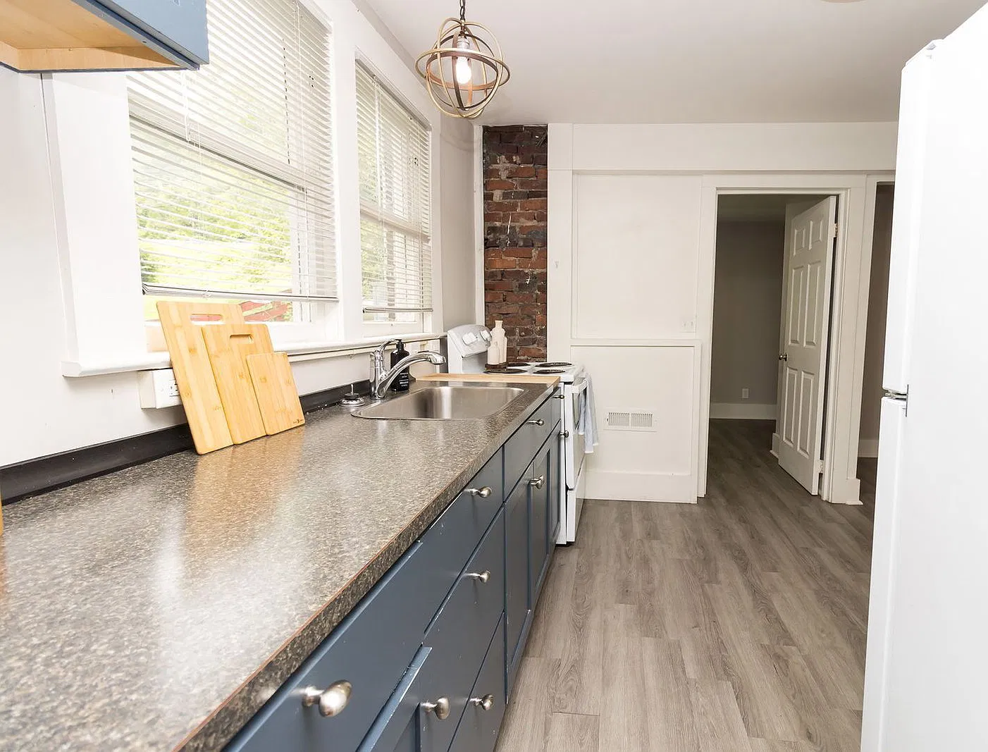 4 bed, 2.5 bath, 2100 sqft, $1,895 — Photo 4