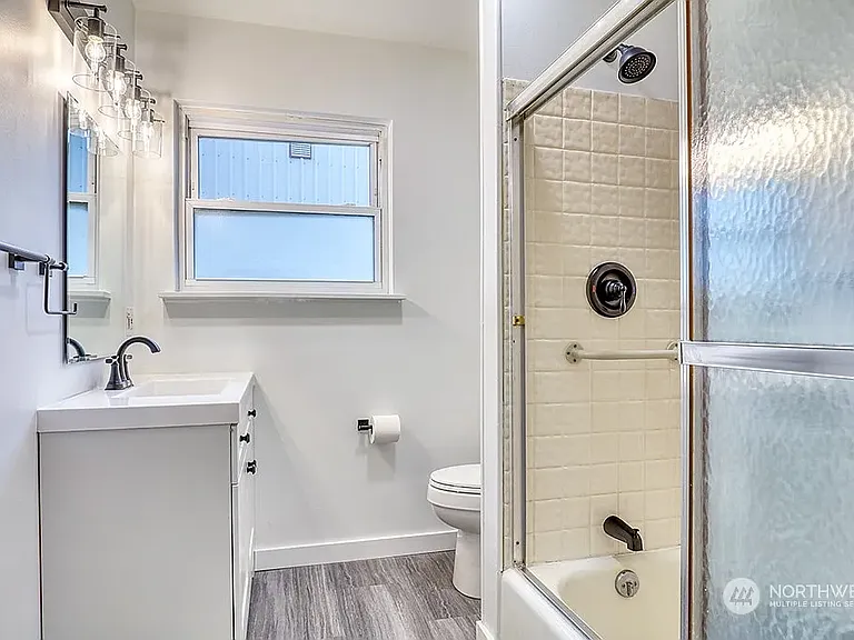 205 S 107th St — Photo 10