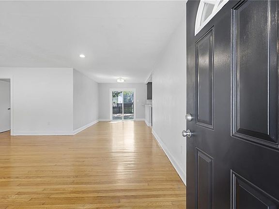 5th image of 102 Thalia Rd