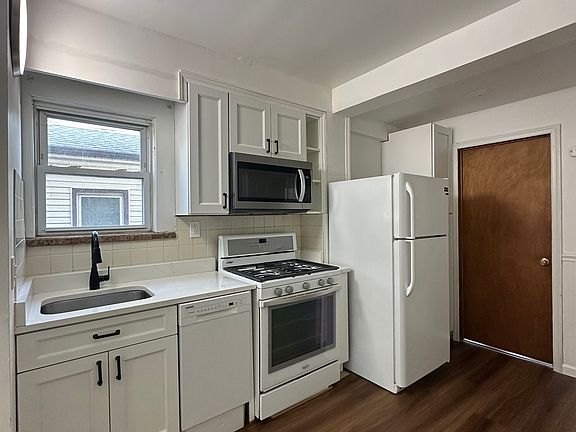 4th image of 344 Valley Brook Ave Floor 1