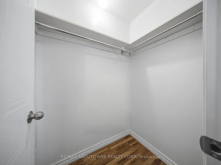 146 Bankside Dr N #UPPER — Photo 19