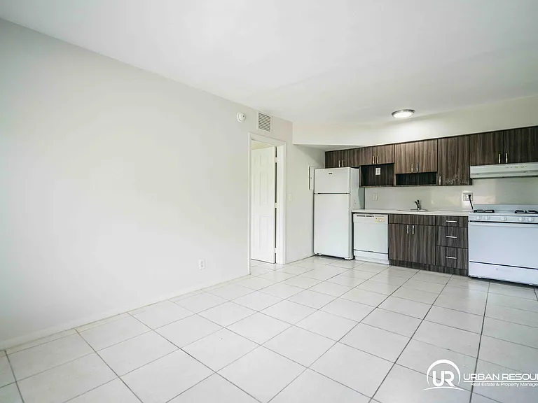 666 NE 80th St #6 — Photo 8