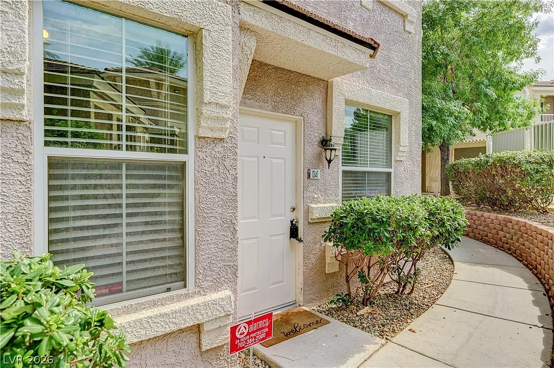 3 bed, 2.0 bath, 1377 sqft, $1,650 — Photo 3