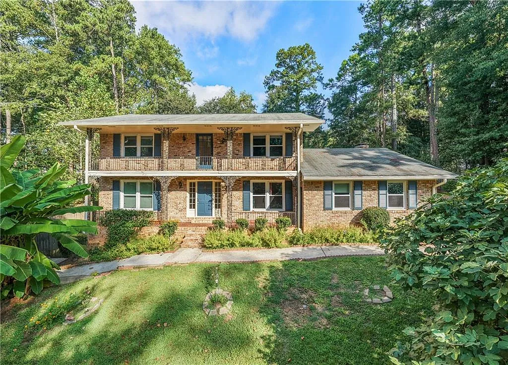 4 bed, 3.0 bath, 2560 sqft, $3,000 — Photo 1