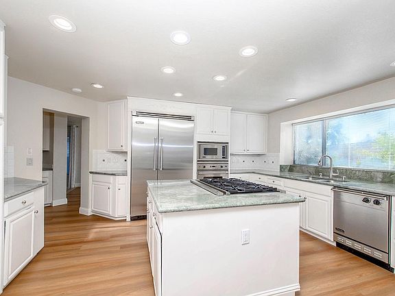 4th image of 394 Live Oak Dr