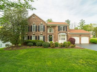 10668 Oakton Ridge Ct, Oakton, VA 22124