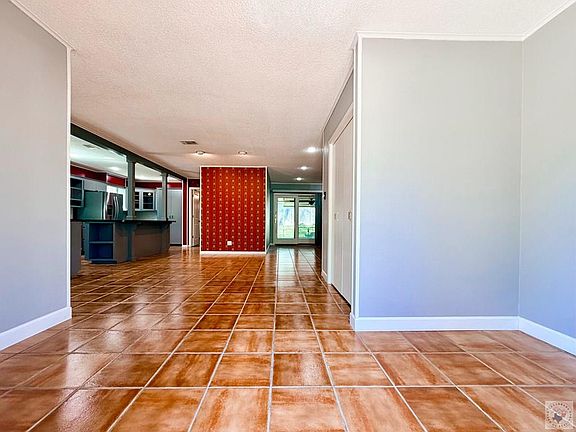 3rd image of 92 Valley Rd