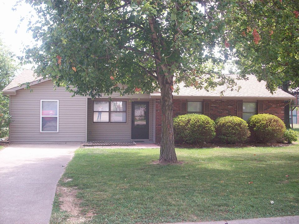 1st image of 136 Westvale Dr