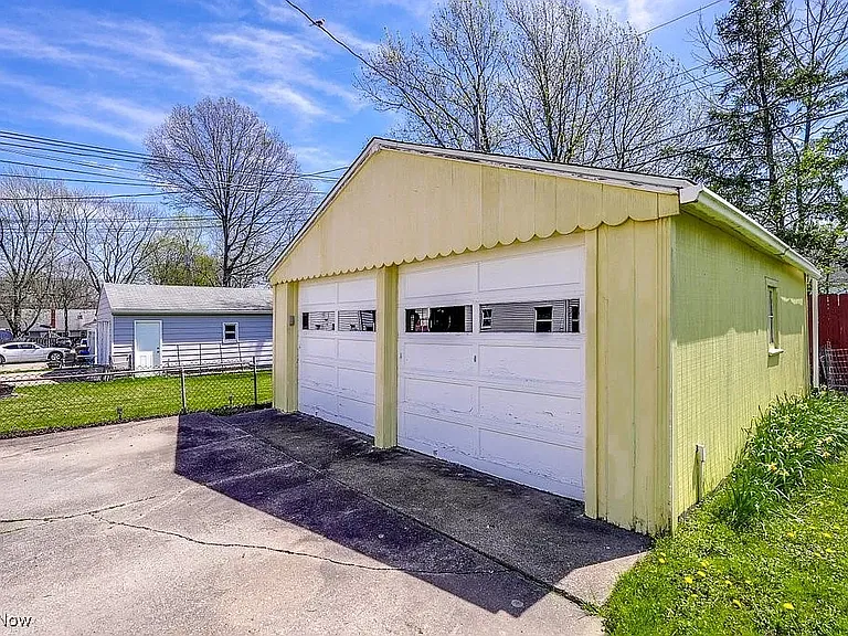 1900 Silver Lake Ave — Photo 2