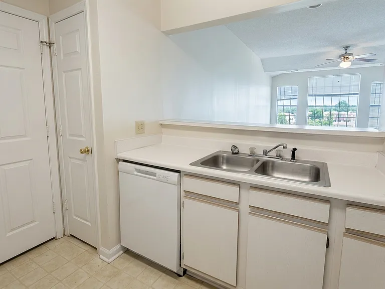 1231 Ladys Island Dr #339 — Photo 9