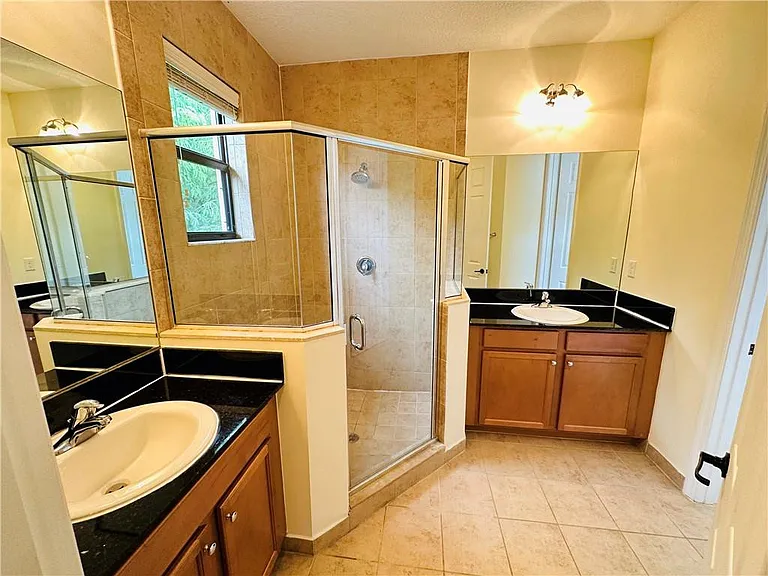 3512 SW 93rd Ave — Photo 2